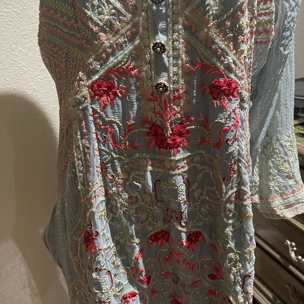 Pakistani branded dress - Picture 6 of 16